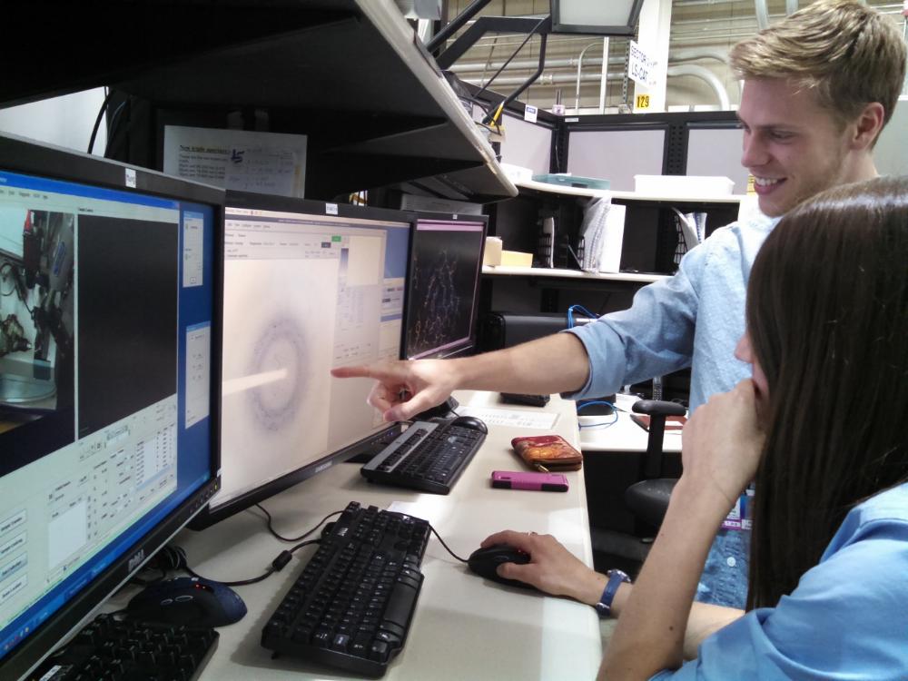 Andrew VanDuinen and Kelsey Winchell testing the diffraction of a protein crystal at Argonne National Labs